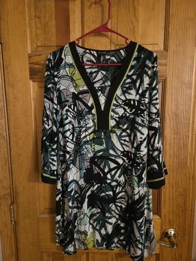 Nic & Zoe Abstract Palm-Print V-Neck Tunic - Teal & Lime